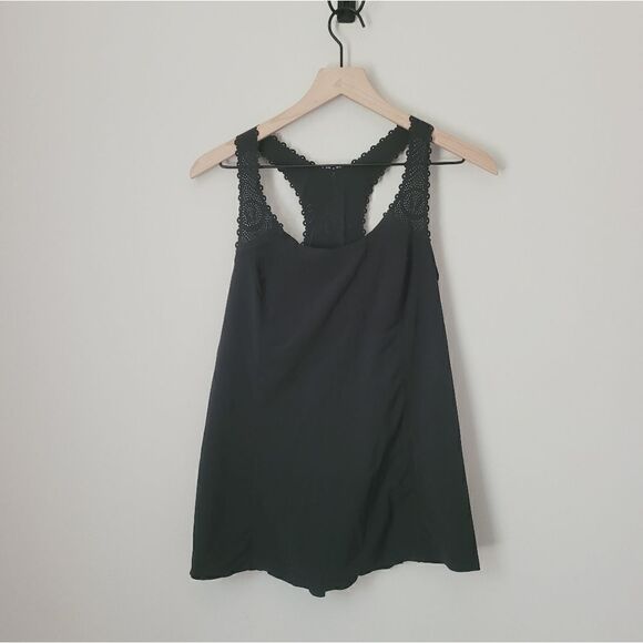 Lululemon Run a Marathon Singlet in Black - Picture 2 of 8